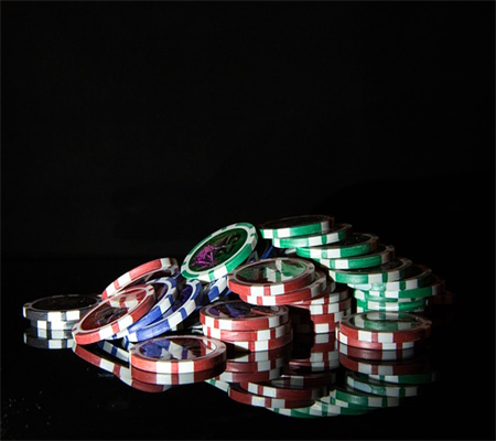 Đọc Bài Viết Mơới Nhất Về Trò Chơi Poker Của Đội Trưởng Quũy 7-2 Của Texas Hold'em Gặp Người Chơi Cược Cao Hơn